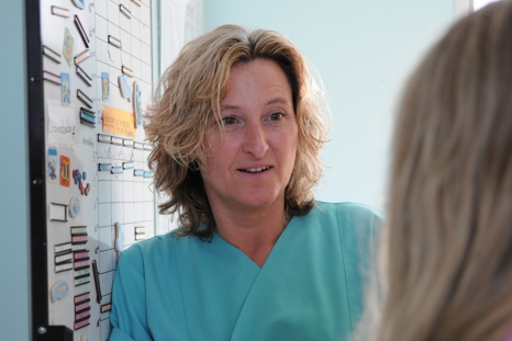 Auf der Station für Schulkinder und Jugendliche