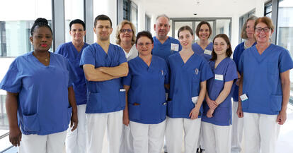 Station Feldberg, von rechts: Stationsleitung Frau Rhliouch mit Team (Bild: GLKN)