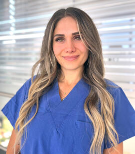 Yasemin Akan (Gesundheits- und Krankenpflegerin der Station Eiger - Wochenbett)