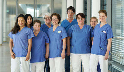 Station Eiger, an zweiter Stelle rechts Stationsleitung Bettina Wiggenhauser mit Team (Bild: GLKN)