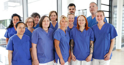 Station Glärnisch, von rechts: Stationsleitung Frau Morina mit Team (Bild: GLKN)
