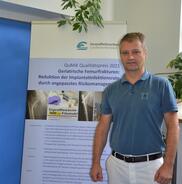 Dr. Ronny Langenhan forscht mit Begeisterung zur Unfallbehandlung alter Menschen. Das hat ihm schon viel Aufmerksamkeit in der Fachwelt eingebracht. Bild: Jagode