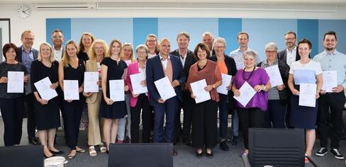 Die Mitglieder des Gründungsausschusses für die Landespflegekammer und Sozialminister Manne Lucha (Bildmitte). Bildnachweis: Ministerium für Soziales, Gesundheit und Integration Baden-Württemberg